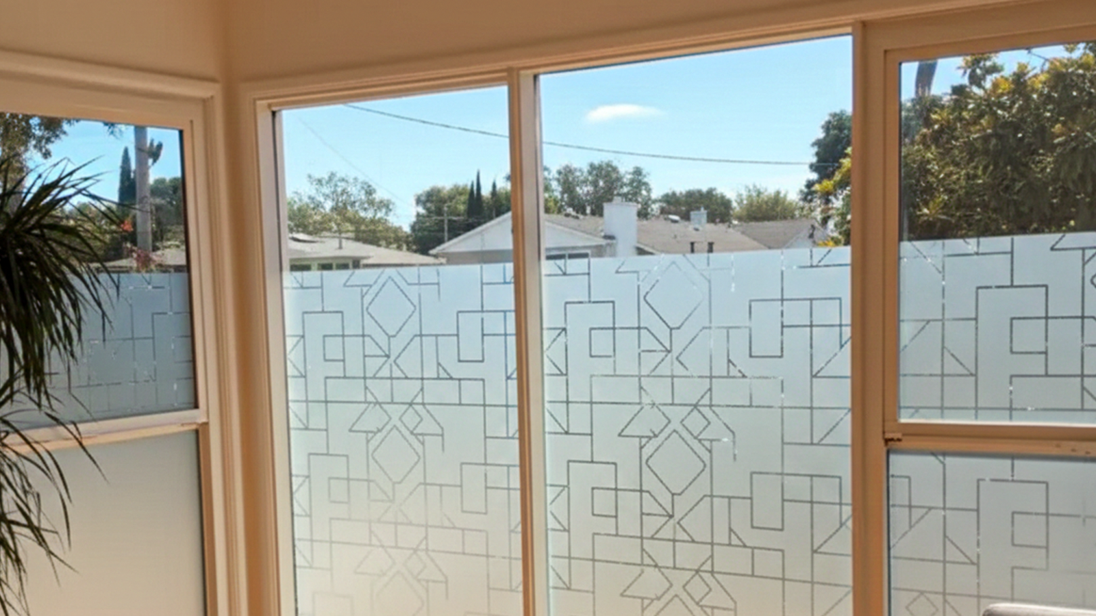 Estética e design com insulfilm decorativo: personalizando janelas com estilo