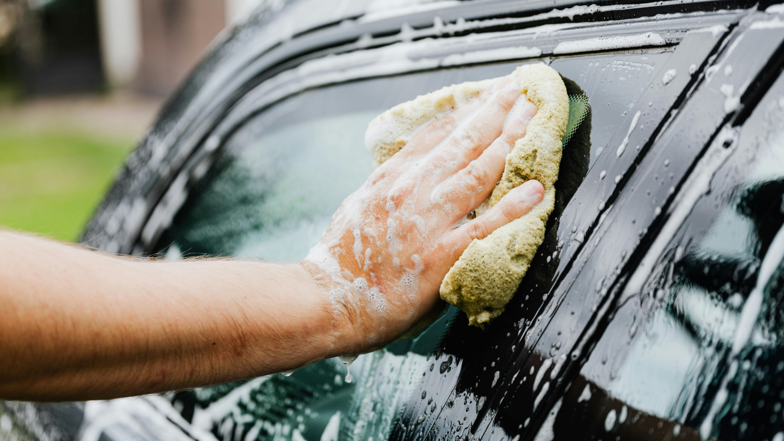 Manutenção e Limpeza de Insulfilm Automotivo: Garantindo uma Longa Vida Útil